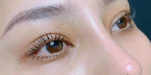 Uốn mi collagen là gì? Có giữ được lâu không?.1_Xambiz by sennguyen