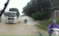 Lớp 9 bị nhà trường đuổi học, thế là em đến với nghề làm đẹp luôn.1_Xambiz by baotranlip