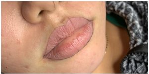 Phun môi đã quá thân thuộc đối với chị em phụ nữ.1_Xambiz by phuonguyen